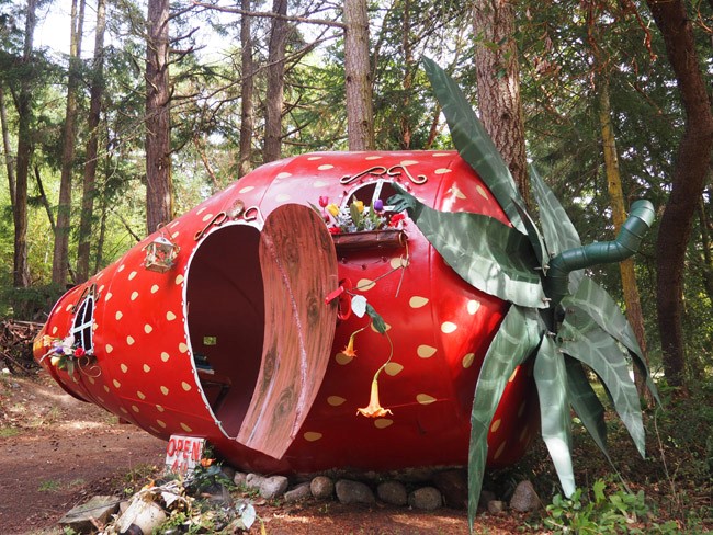 strawberry hut